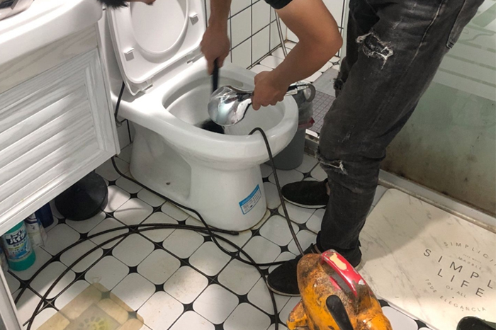 蒲江马桶堵塞自己疏通还是找师傅?专业上门服务让你省时更省心